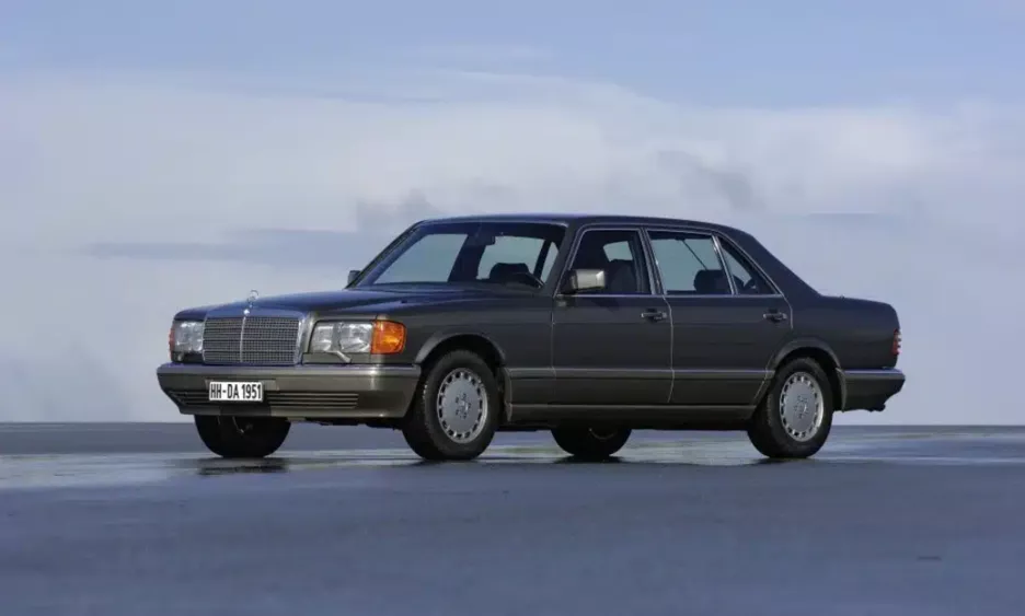 Mercedes-Benz S-Class W126.