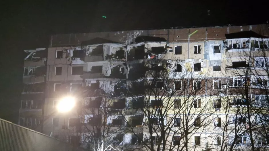 Зруйнована дев'ятиповерхівка у Кривому Розі після атаки росіян 12 березня
