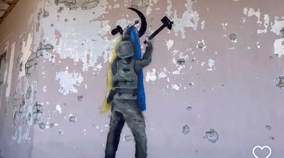 &quot;Украинский флаг на серпе прибит молотом от него&quot;.