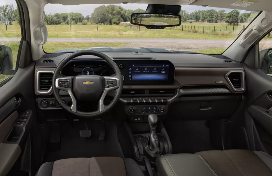 Chevrolet S10 2024 интерьер.