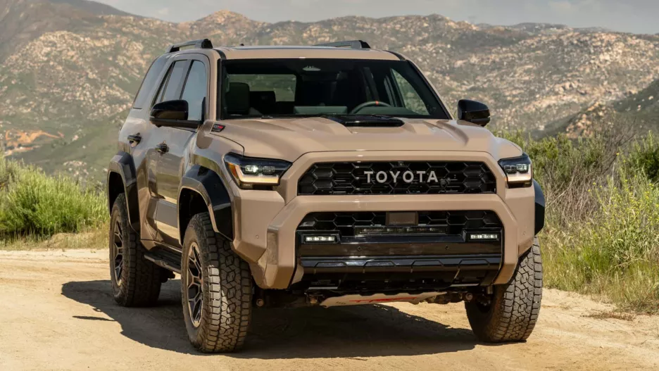 Toyota 4Runner 2025 передняя часть.