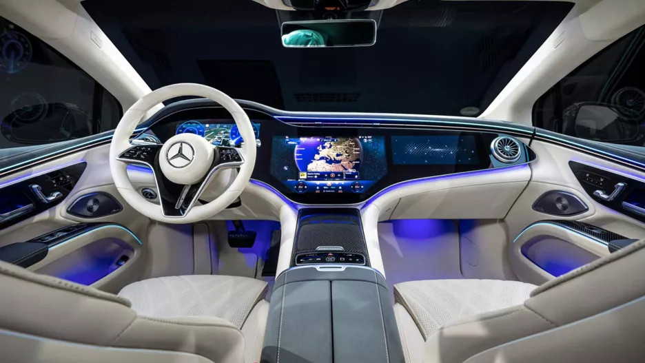 Mercedes-Benz EQS 2025 интерьер.