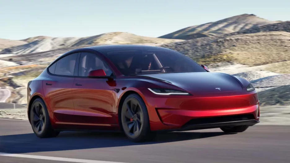 Tesla Model 3 Performance передняя часть.