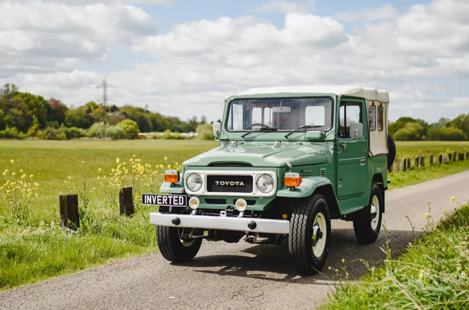 Toyota Land Cruiser J40 Inverted передня частина.