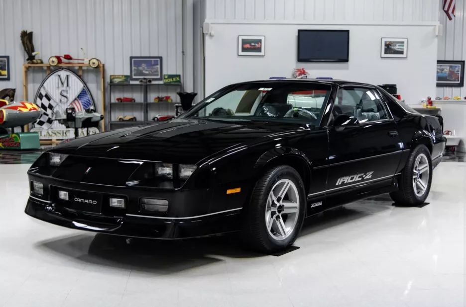 Chevrolet Camaro IROC-Z передня частина.