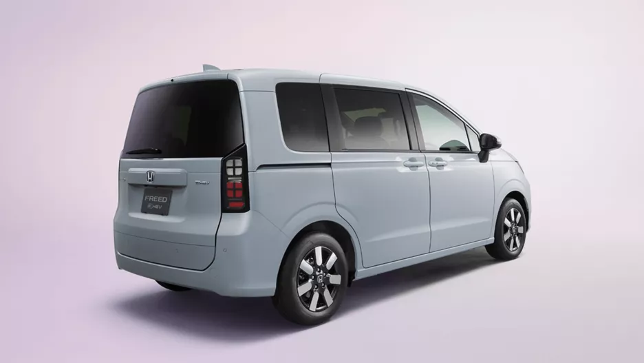 Honda Freed Air задня частина.