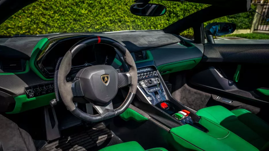 Lamborghini Veneno Roadster интерьер.