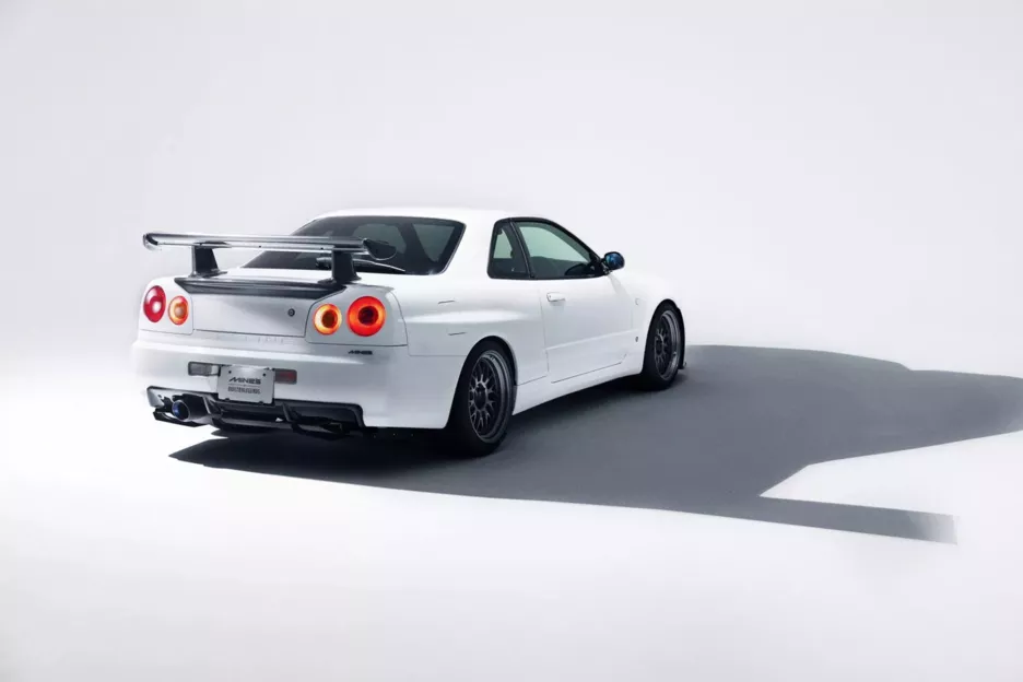 Nissan Skyline GT-R Built By Legends задняя часть.