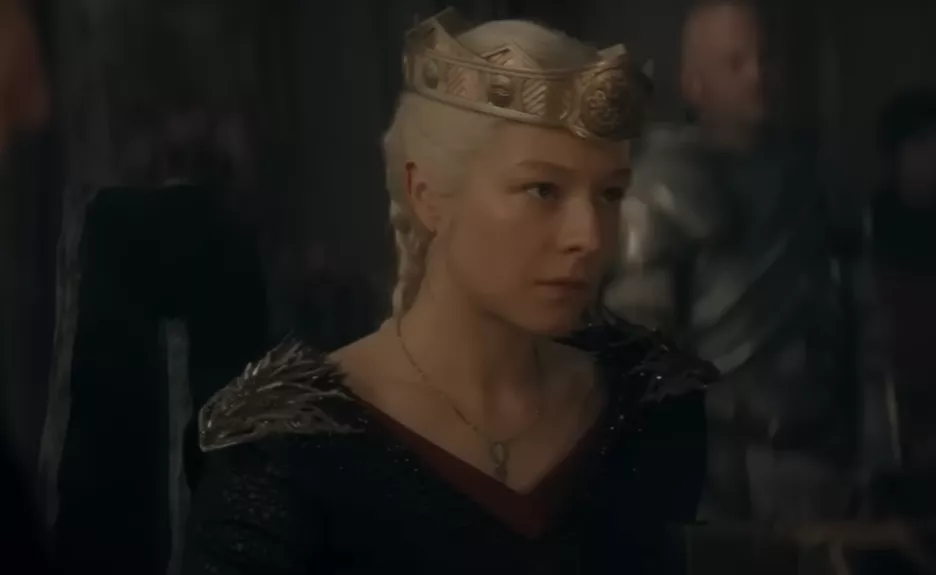 Емма Д'арсі в ролі королеви.