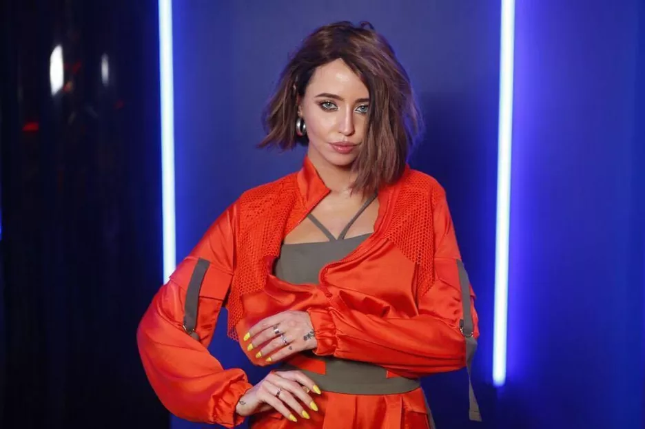 Попередні зачіски Наді Дорофєєвої