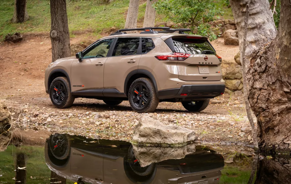 Nissan Rogue Rock Creek задняя часть.