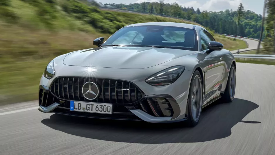 Mercedes-AMG GT63 Pro 4MATIC+ передняя часть.