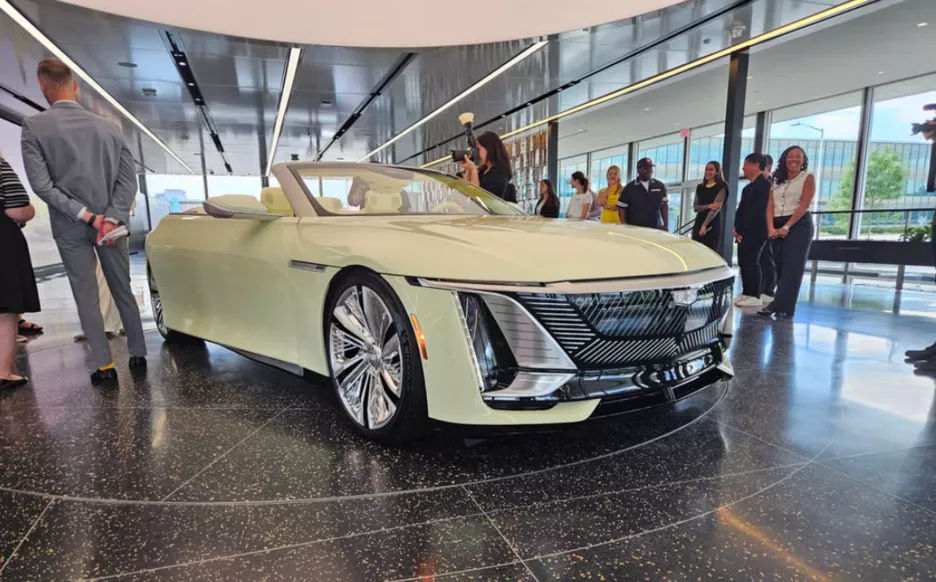 Cadillac Sollei передняя часть.