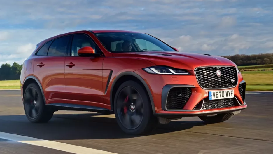 Jaguar F-Pace SVR.