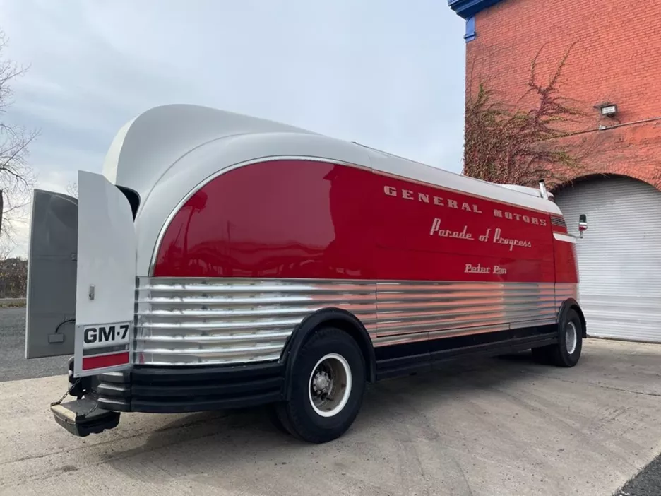 GM Futurliner задня частина.