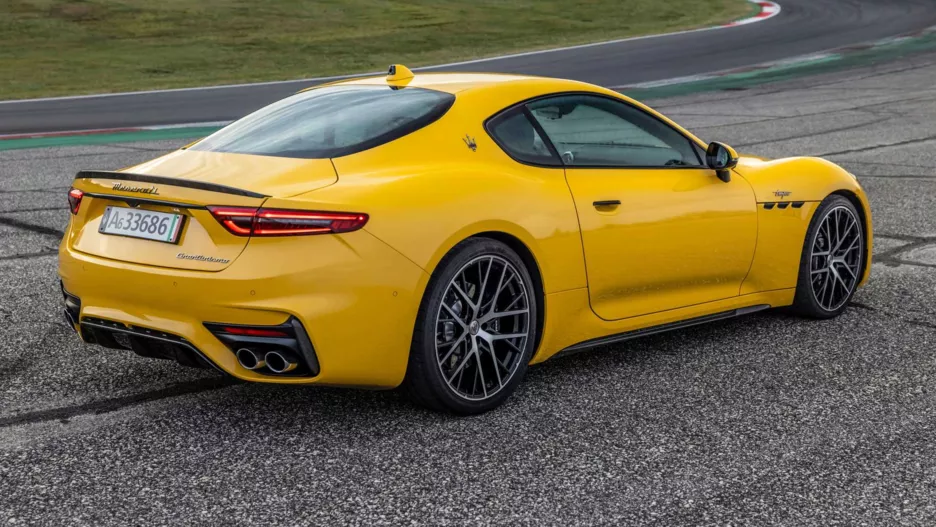 Maserati GranTurismo задняя часть.