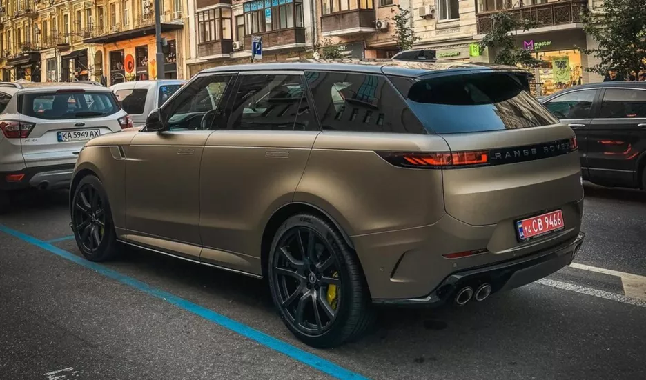 Land Rover Range Rover Sport SV Edition One задняя часть.