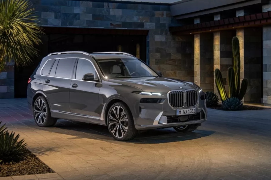 BMW X7.