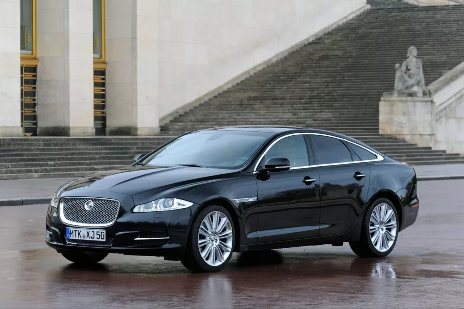 Jaguar XJ.