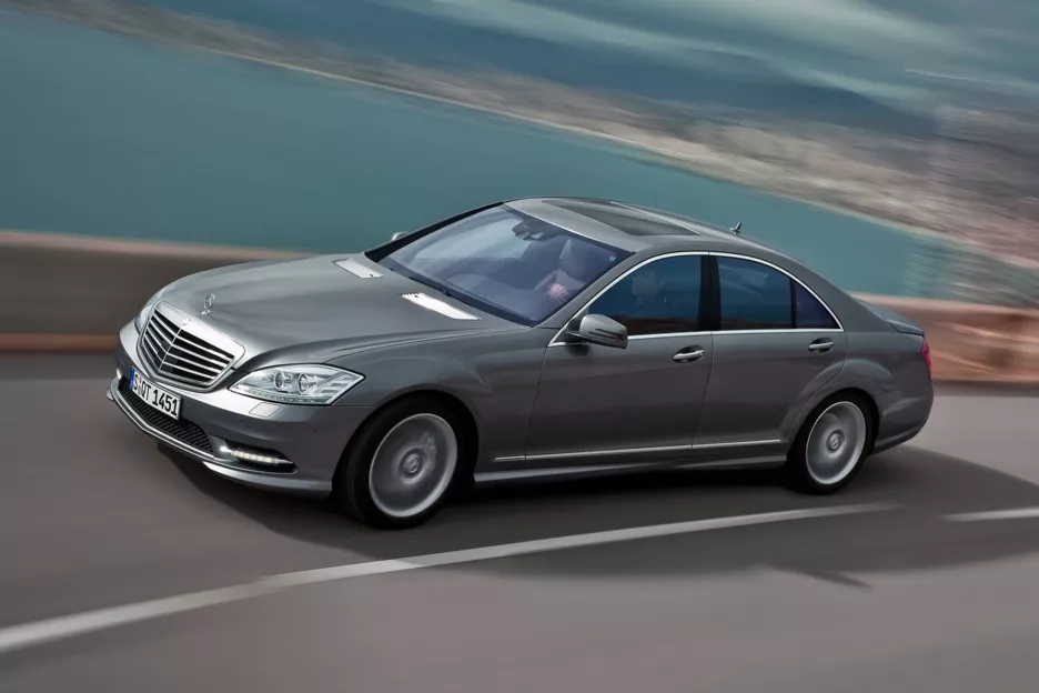 Mercedes-Benz S-Class (W221).