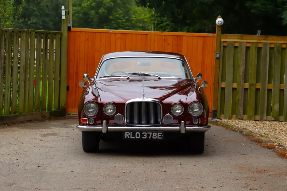 Jaguar Mark X передня частина.