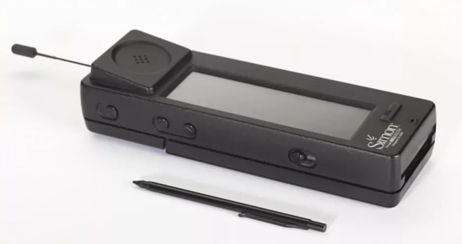 IBM Simon считается первым в мире смартфоном.