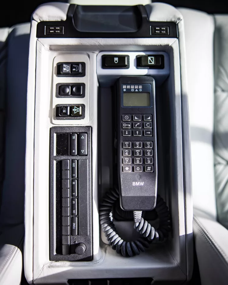 Телефон BMW.