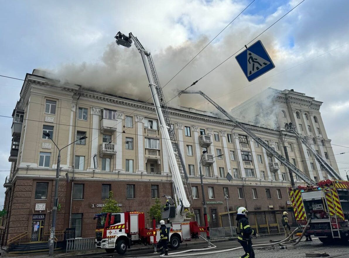 Удар по жилому дому в Днепре и взрывы в других регионах – детали ракетной  атаки | Новости PRO