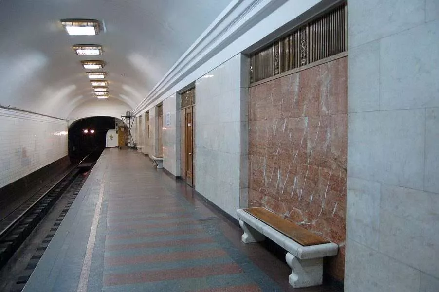 Архітектура стін станції метро &quot;Арсенальна&quot;.