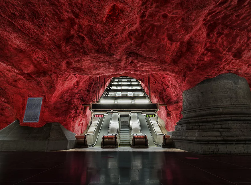 Станція метро &quot;Родхусет&quot; у Швеції.