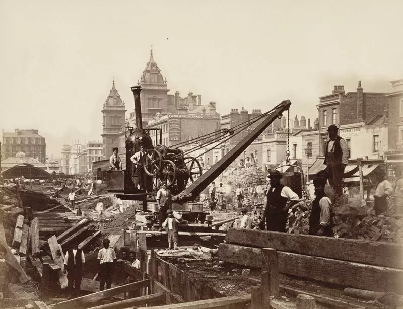 Строительство первых станций метро в Лондоне.